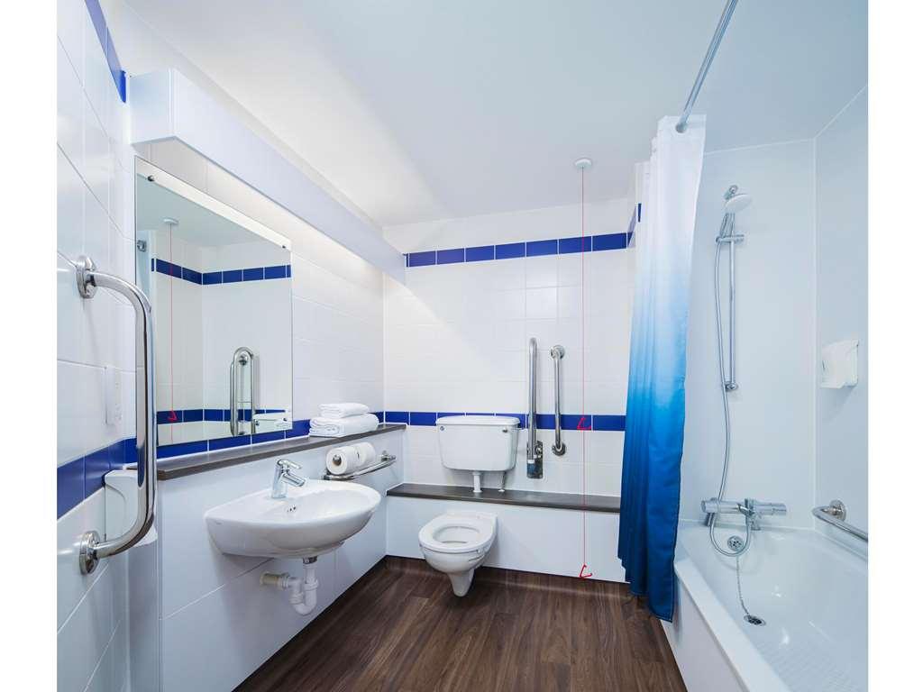 Travelodge Reading Whitley Номер фото