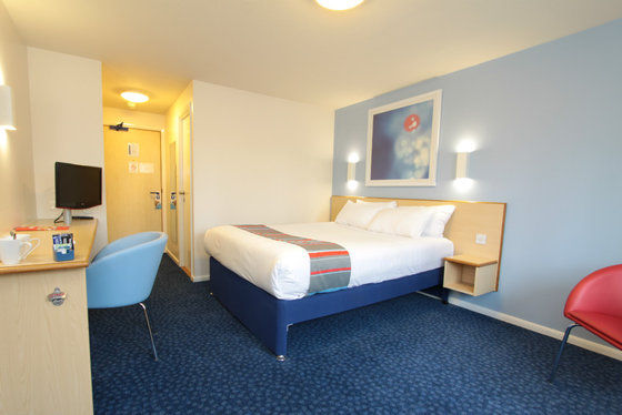 Travelodge Reading Whitley Номер фото