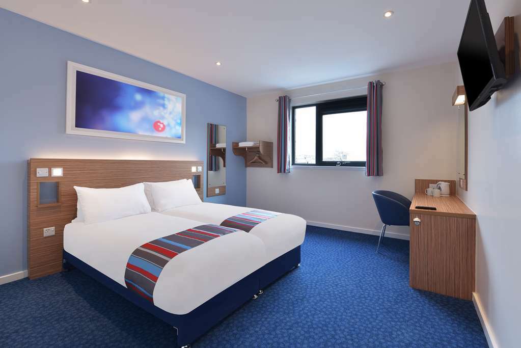 Travelodge Reading Whitley Номер фото