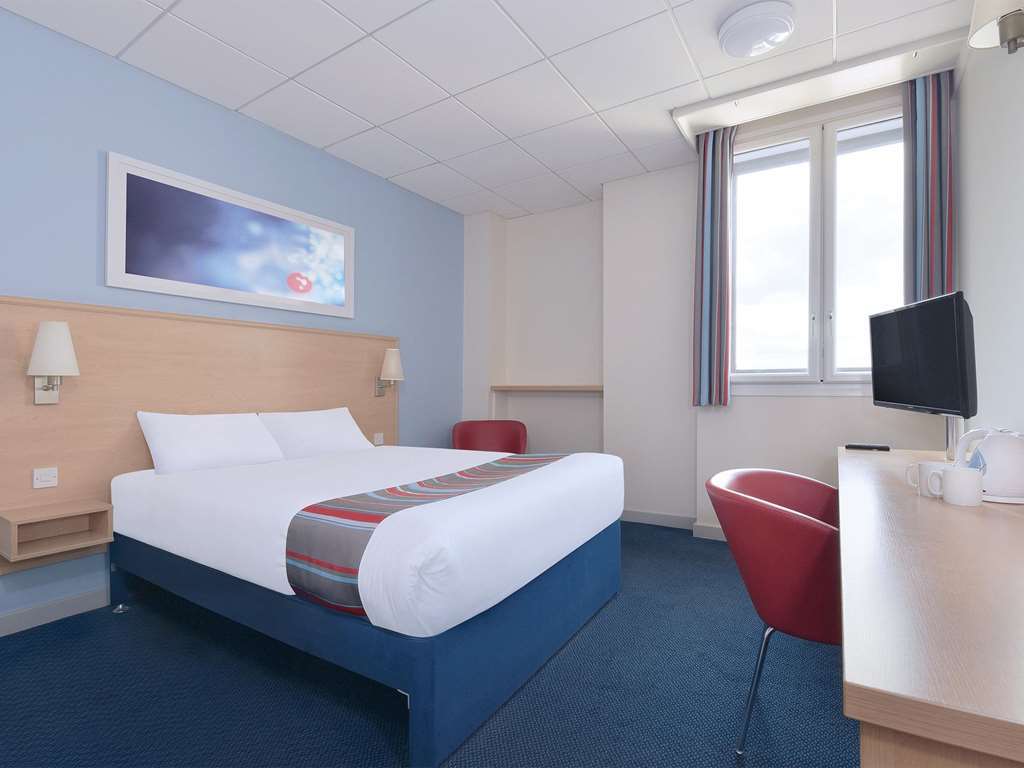 Travelodge Reading Whitley Номер фото