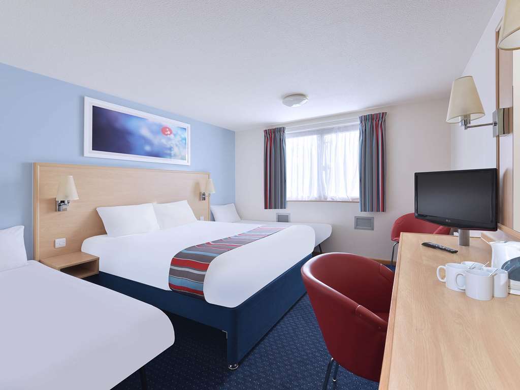 Travelodge Reading Whitley Номер фото