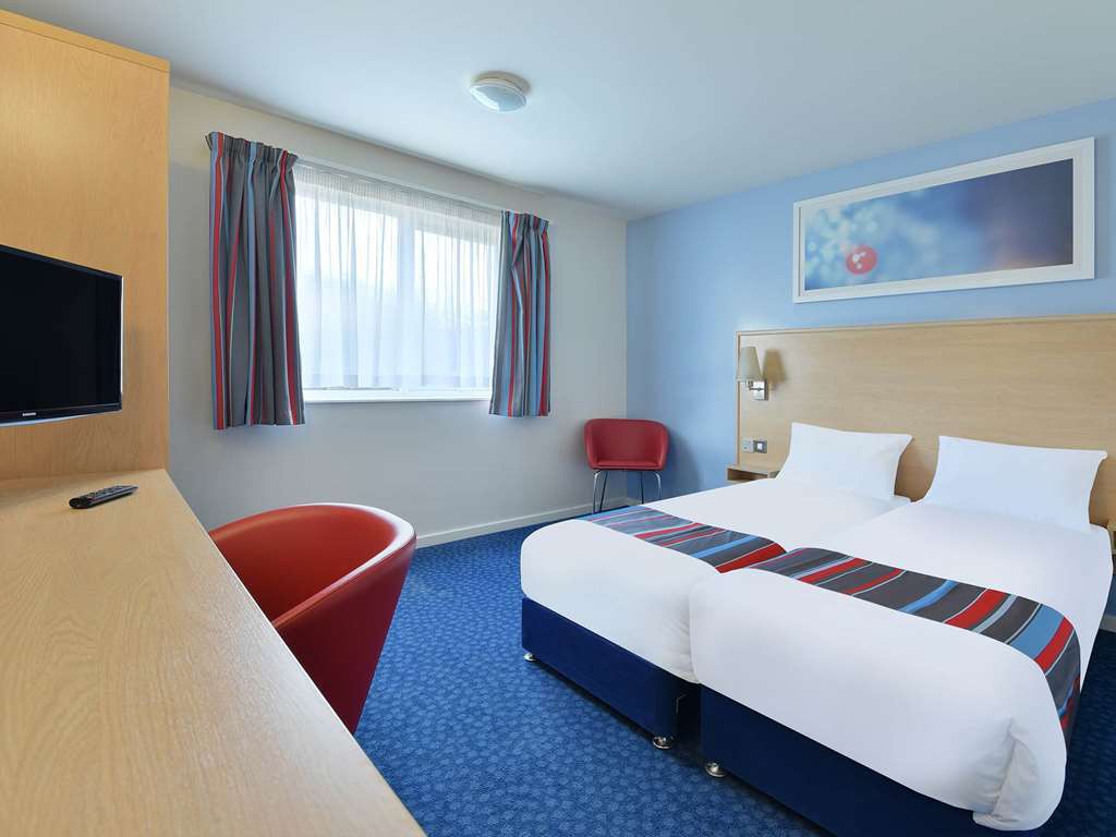Travelodge Reading Whitley Номер фото